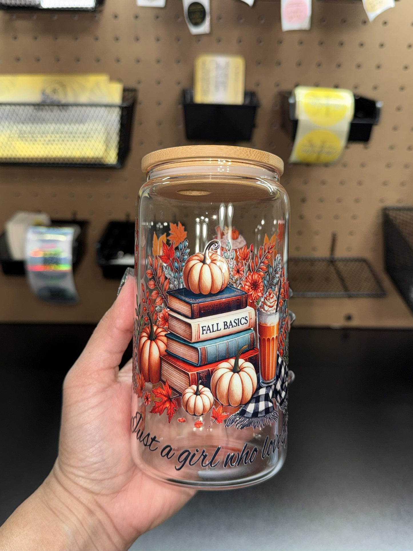 “Just a Girl Who Loves Fall” Glass Mug with Bamboo Lid – Pumpkin Spice & Autumn Leaves Design